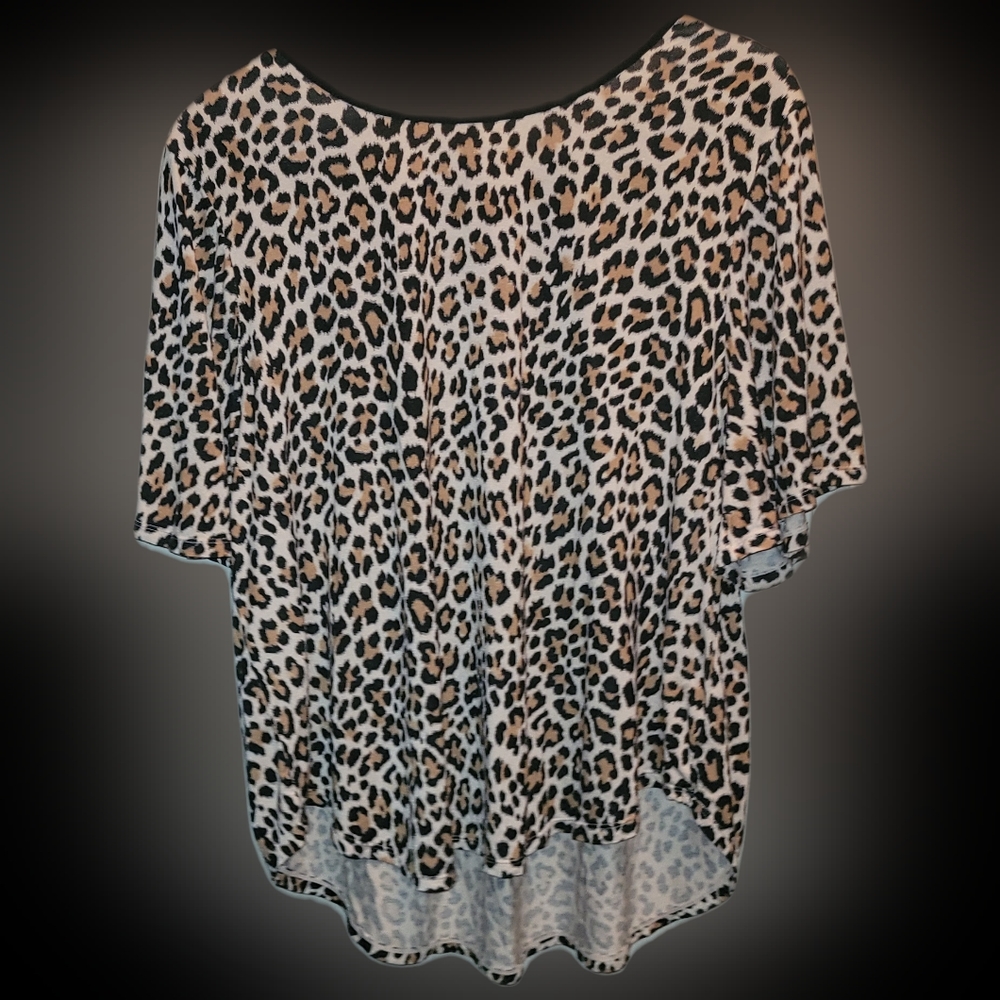 Cute leopard print blouse large